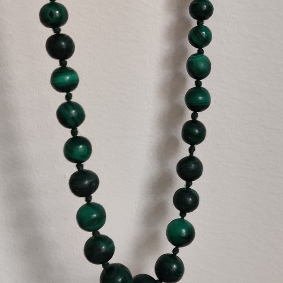 Vintage hand carved genuine graduated striped malachite beads necklace - Picture 3 of 16